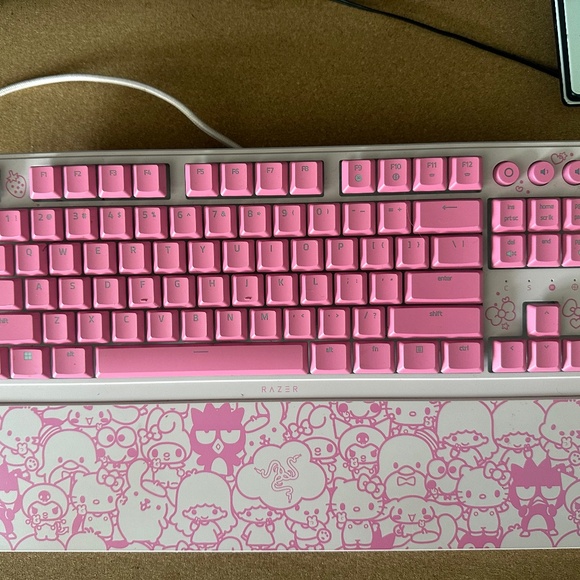 Razer Hello Kitty Pink Gaming Keyboard - Picture 1 of 2